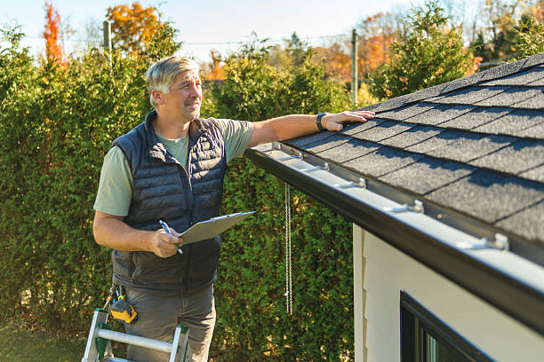 Professional Roofing technician working in Wedgefield, SC